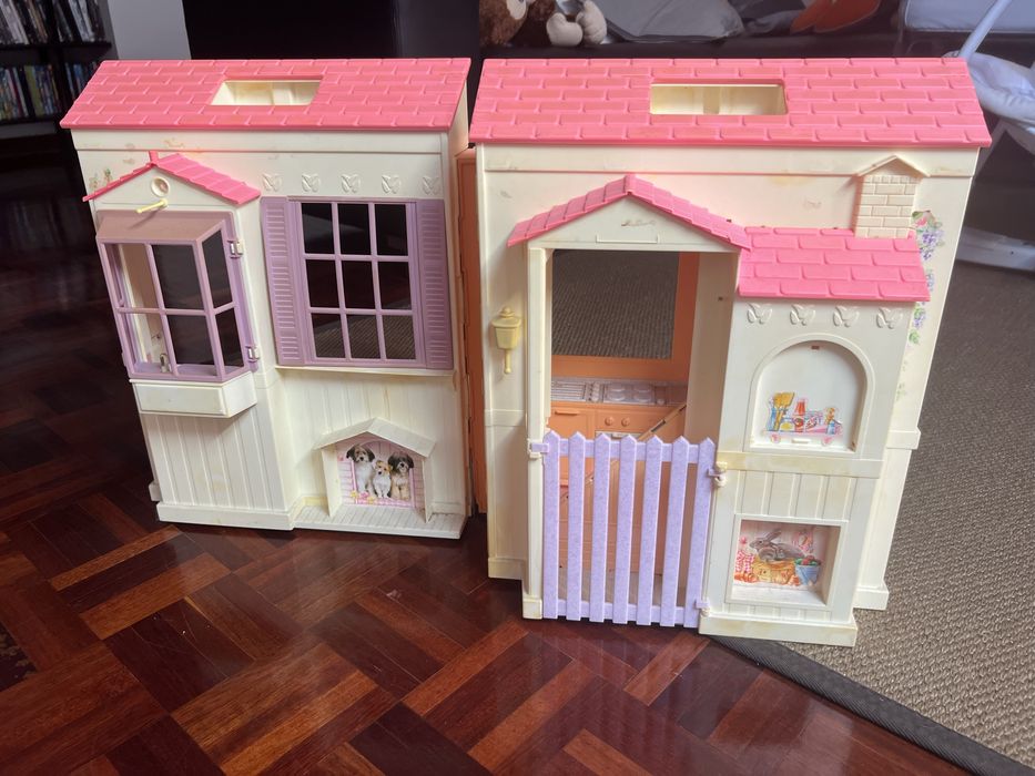 Casa de barbie com duas barbies
