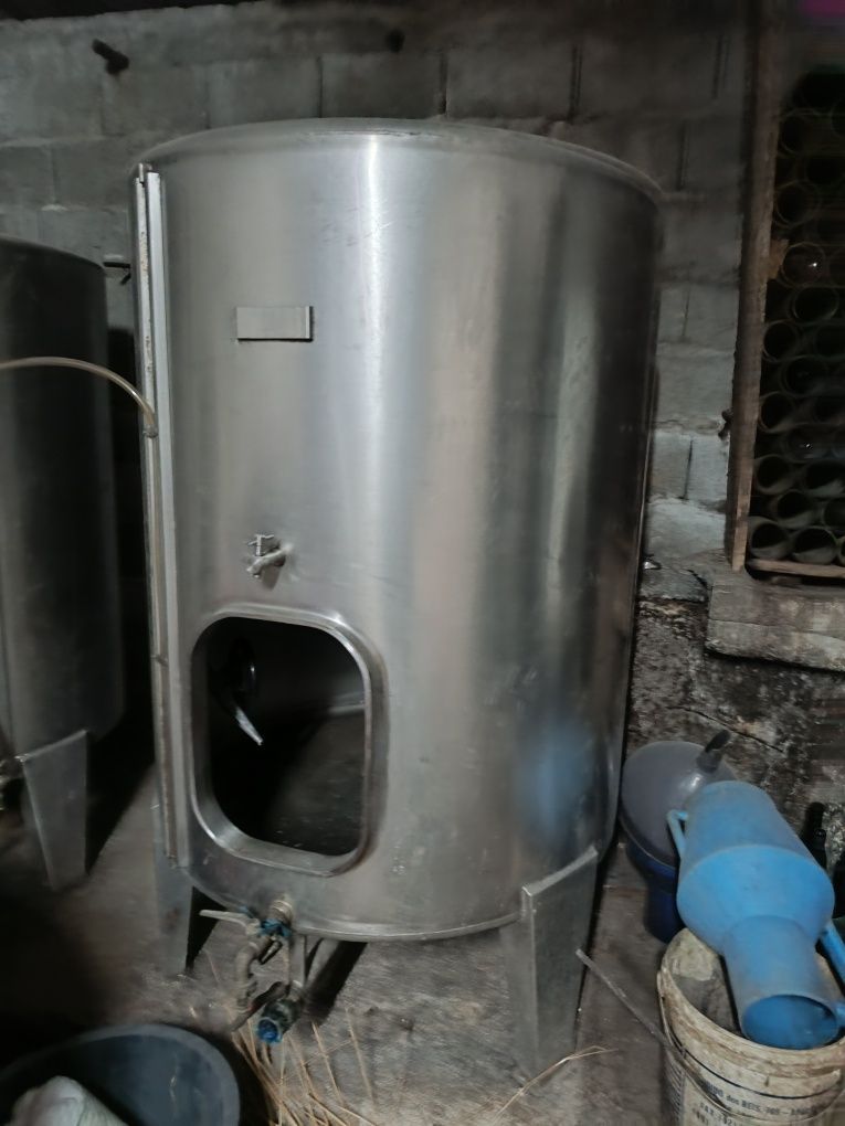 Cubas em inox para vinho: 500l, 750l e 1.200l