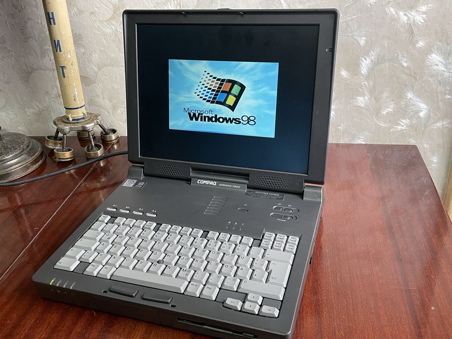 Вінтажний ноутбук Compaq Armada 7800 Windows 98 Pentium 2  96 MB OЗУ