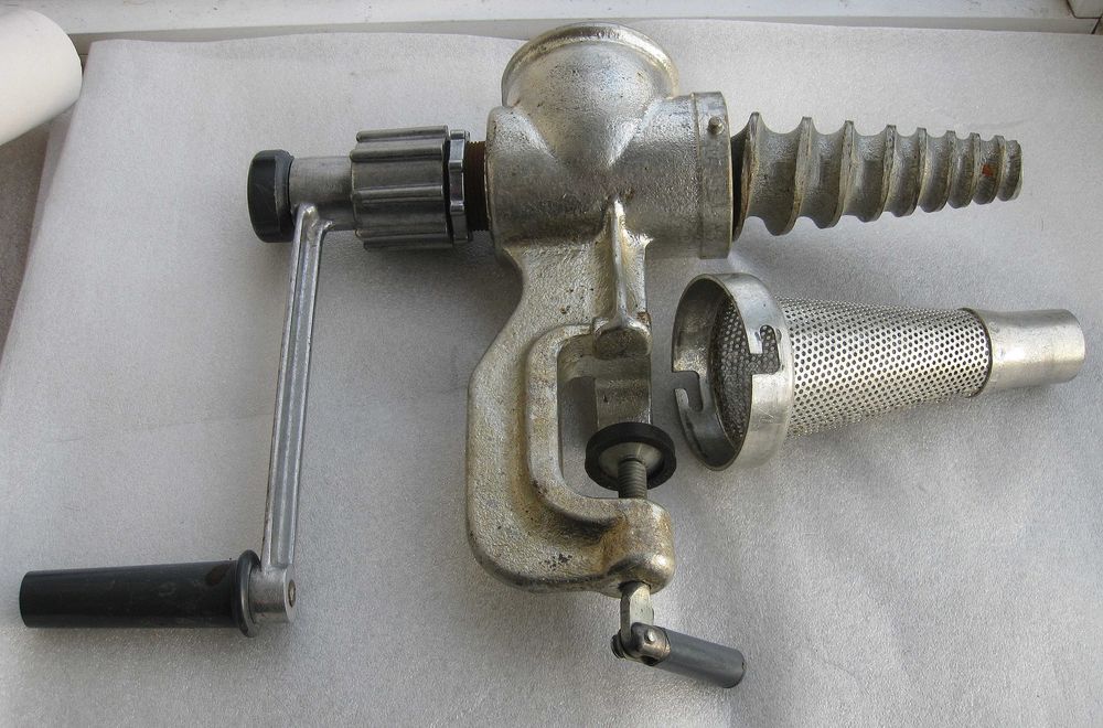 Соковыжималка, соковитискач ручний чавунний Мотор Січ СБЧ-1