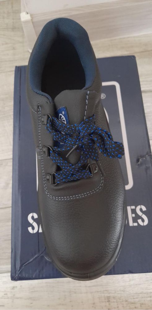 Buty robocze z blachą 40