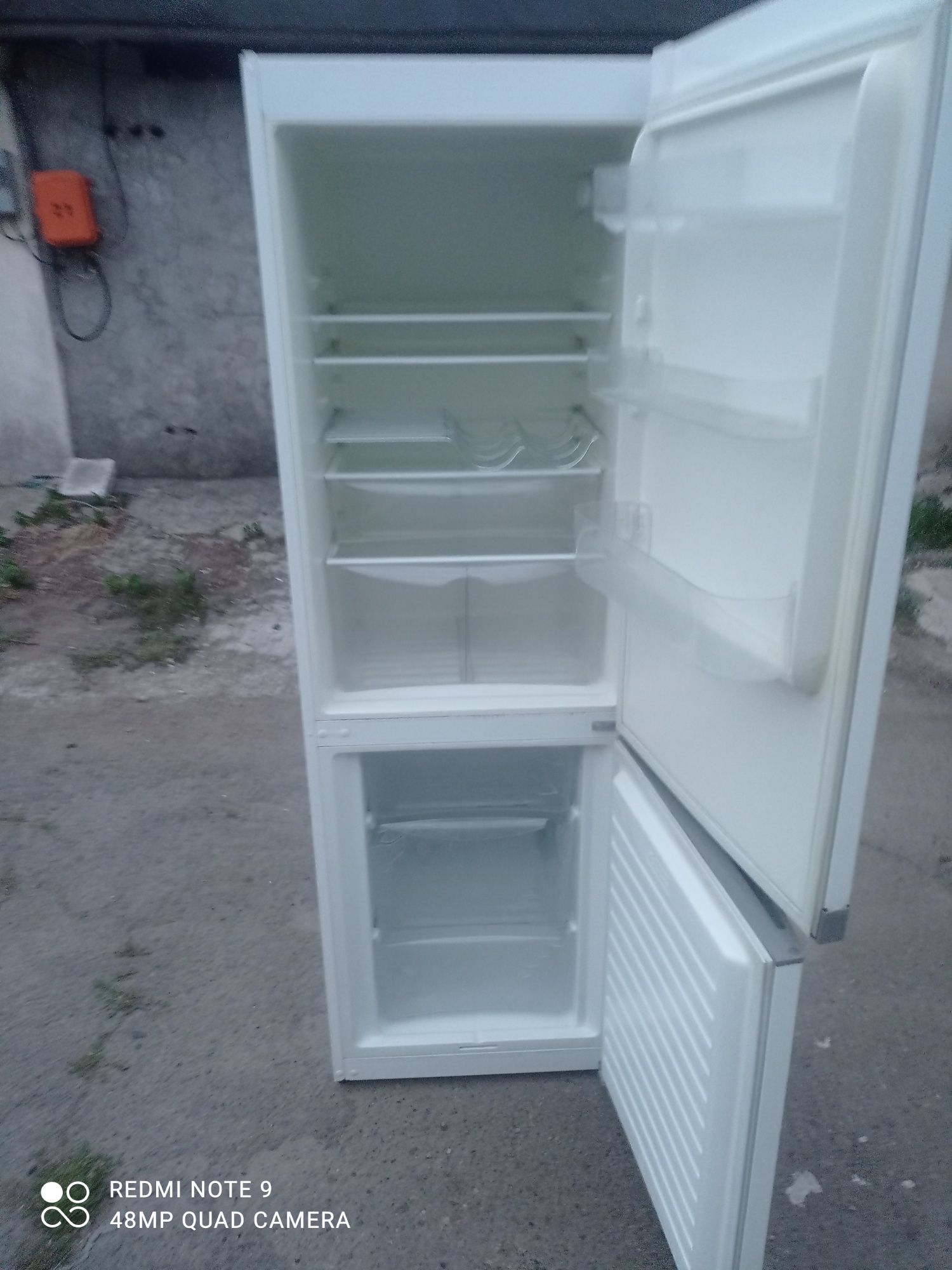 Продам холодильник