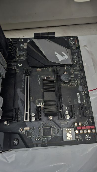 Procesor intel i7 9700k + Gigabyte z390 +32 GB RAM + Fortis 3