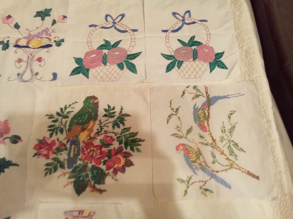 Продам старинные вышитые салфетки ручной работы