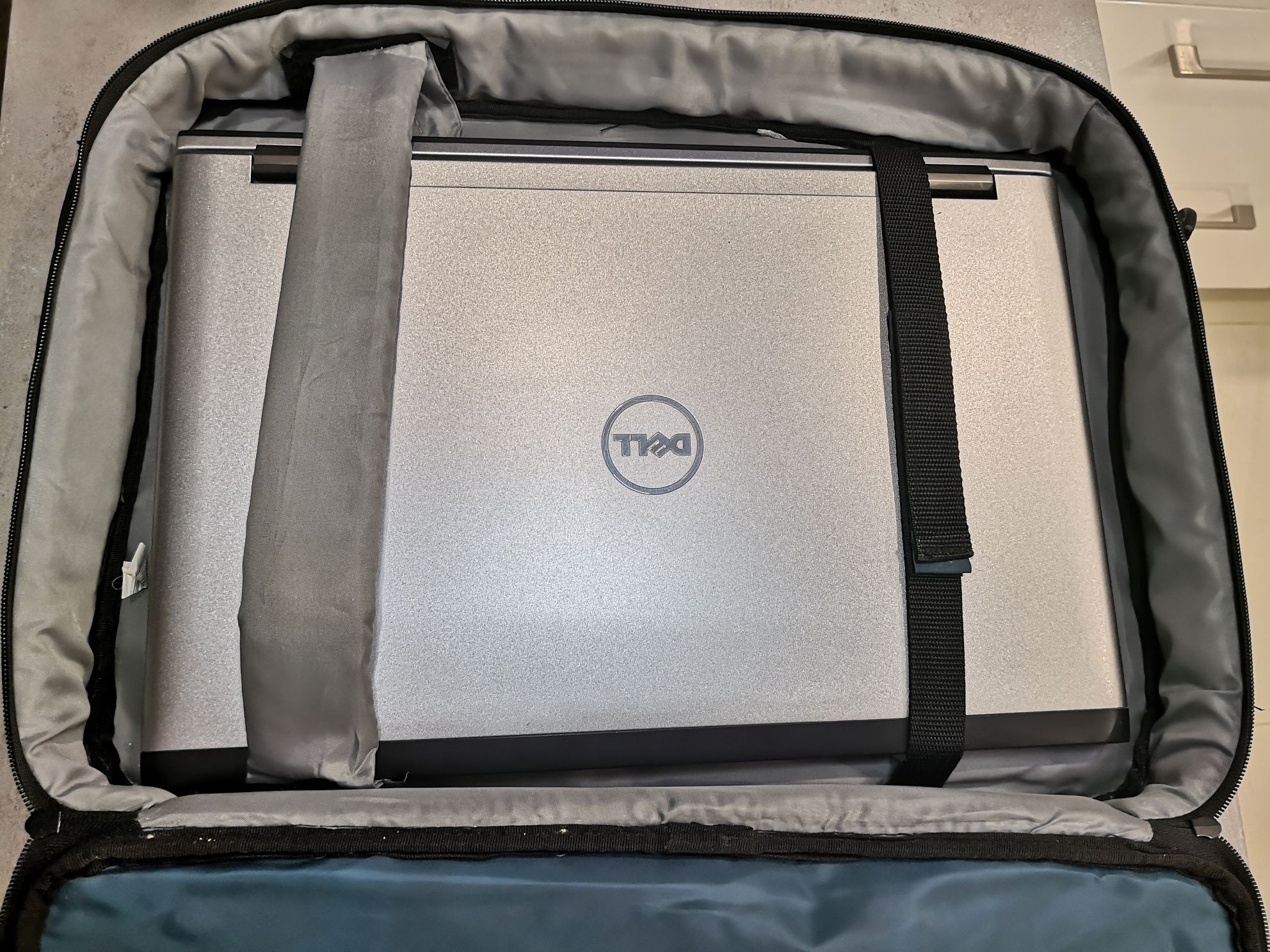 DELL VOSTRO 3750 i7, 750GB, 4GB RAM, 64 bit, 17,3 cala, Srebrny, TORBA