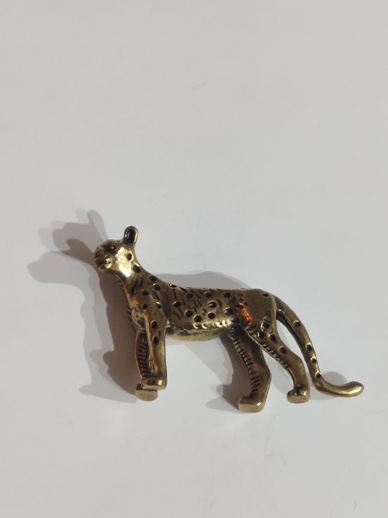 Figurka metalowa mosiądz kot puma długość 4,5 cm