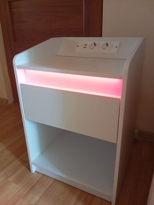 Stolik nocny z oświetleniem LED NOWY NIEUŻYWANY