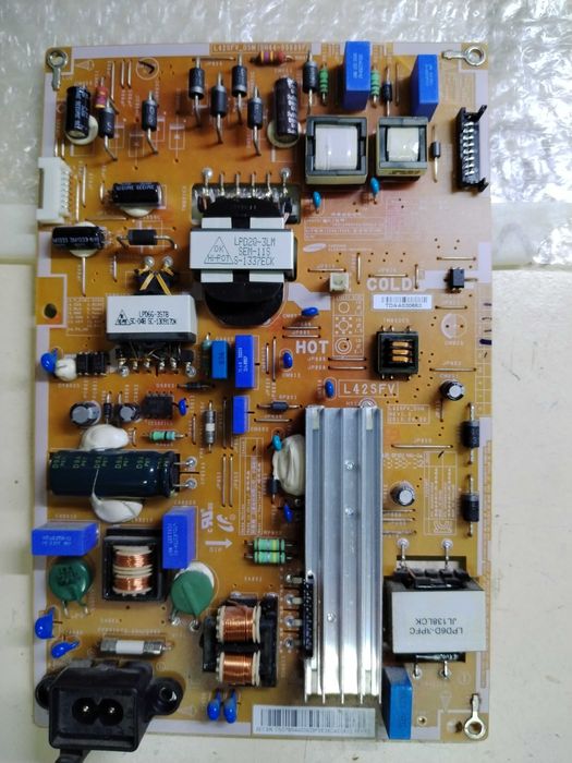 Várias fontes de alimentação tv