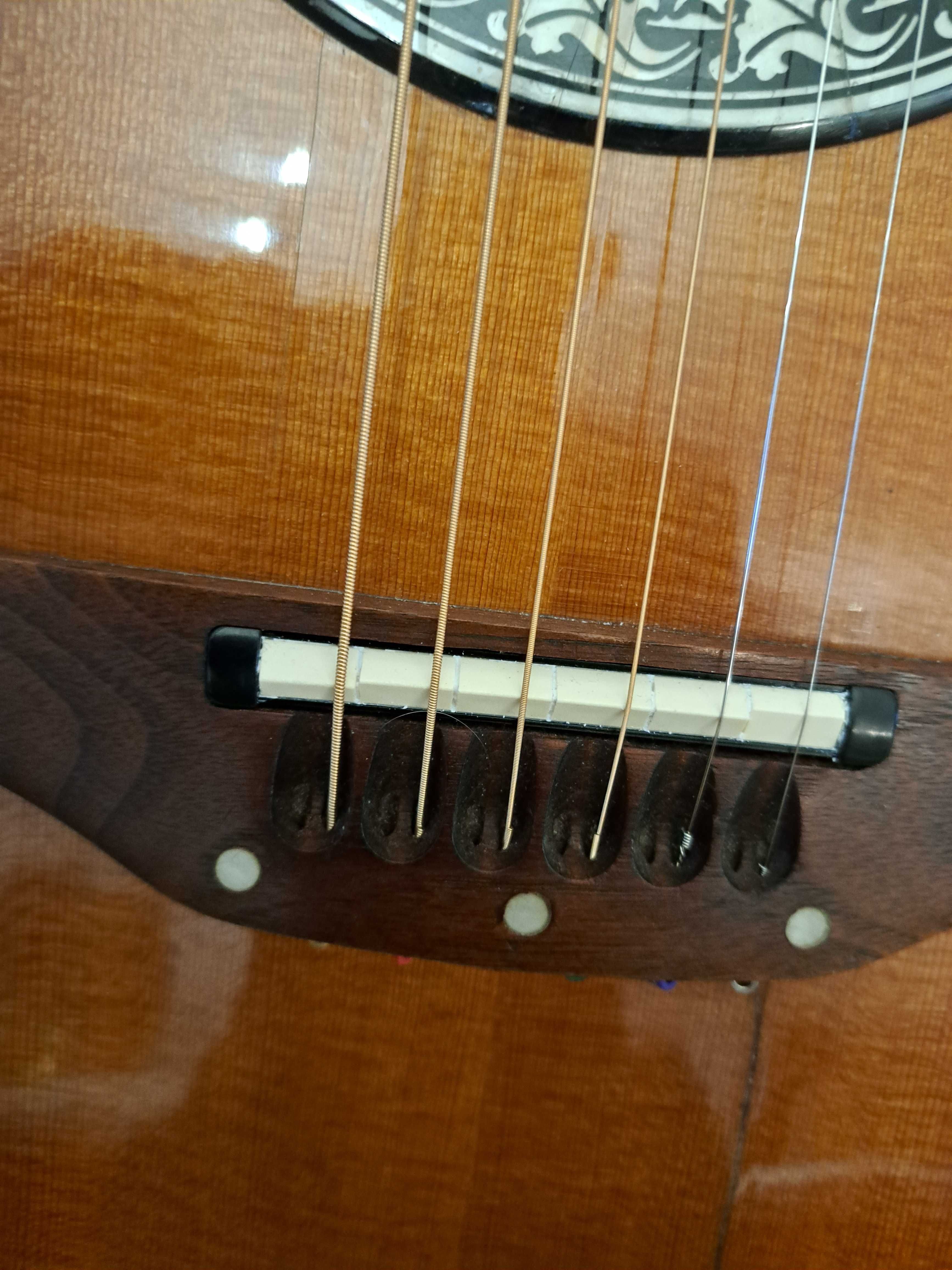 Markowa  gitara  akustyczna