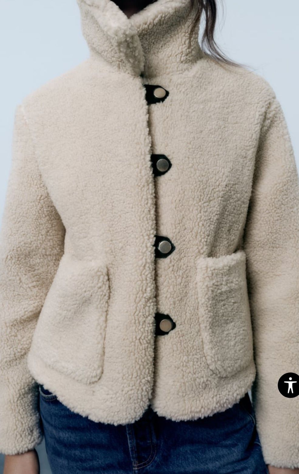 Крута куртка молочного кольору-Zara.