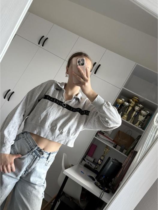 Сіра кофта найк.