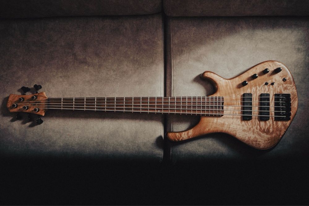 Baixo eletrico Dlima guitars.