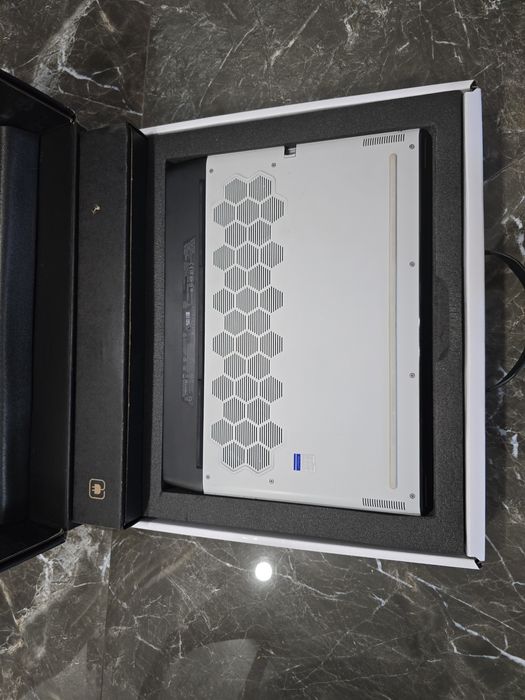 Dell Alienware M15 R3 - i7-10750H 2.6GHz RTX 2060