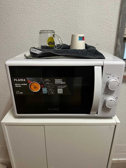 Micro-ondas FLAMA B1824FL 20 L, branco, sem grill