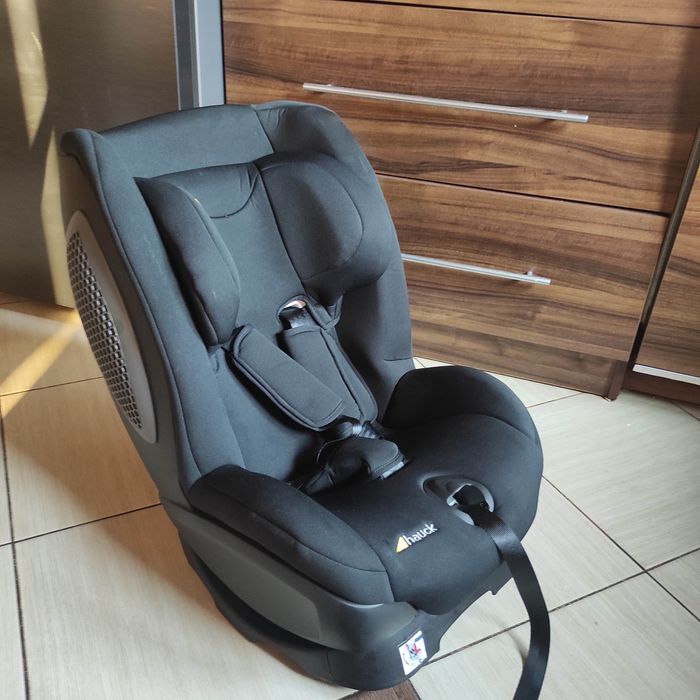 Fotelik samochodowy dla dzieci przedział wiekowy od 0-18 kg