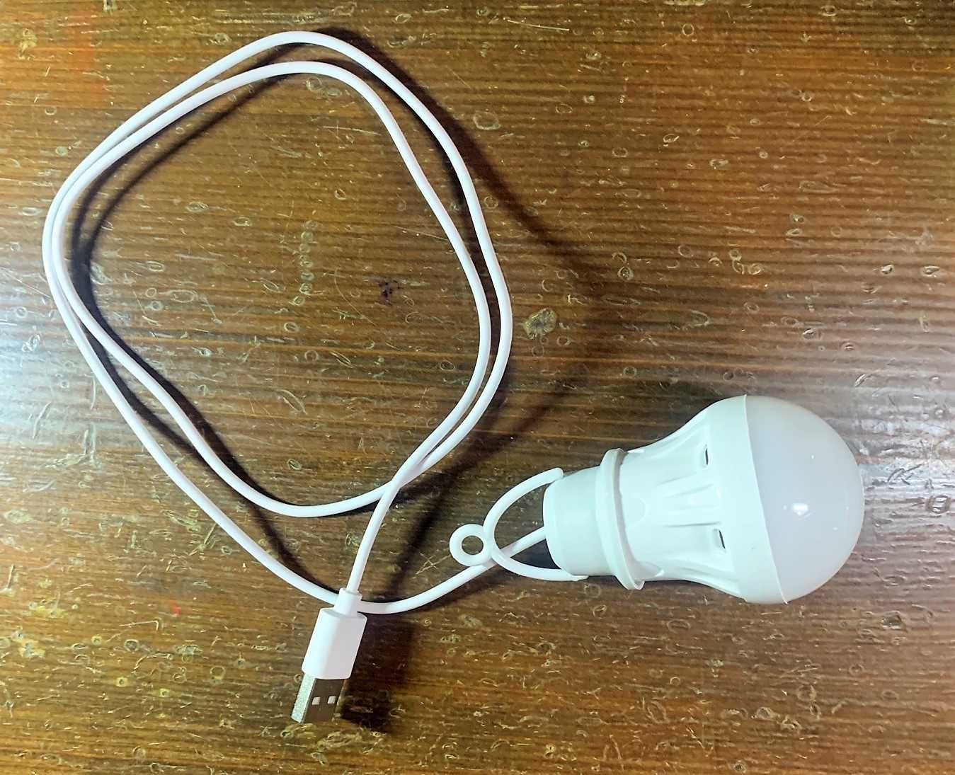 USB LED лампа з кабелем живлення.
