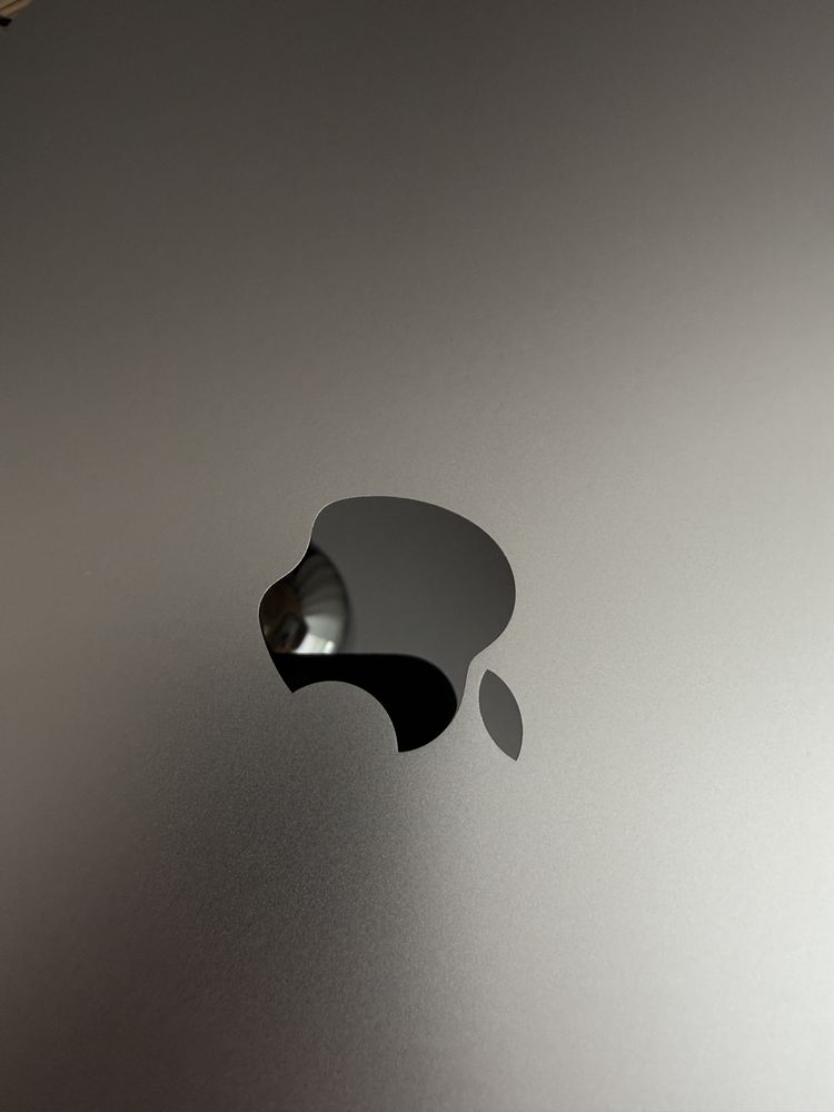 MacBook Air M1 8/256 GB stan idealny