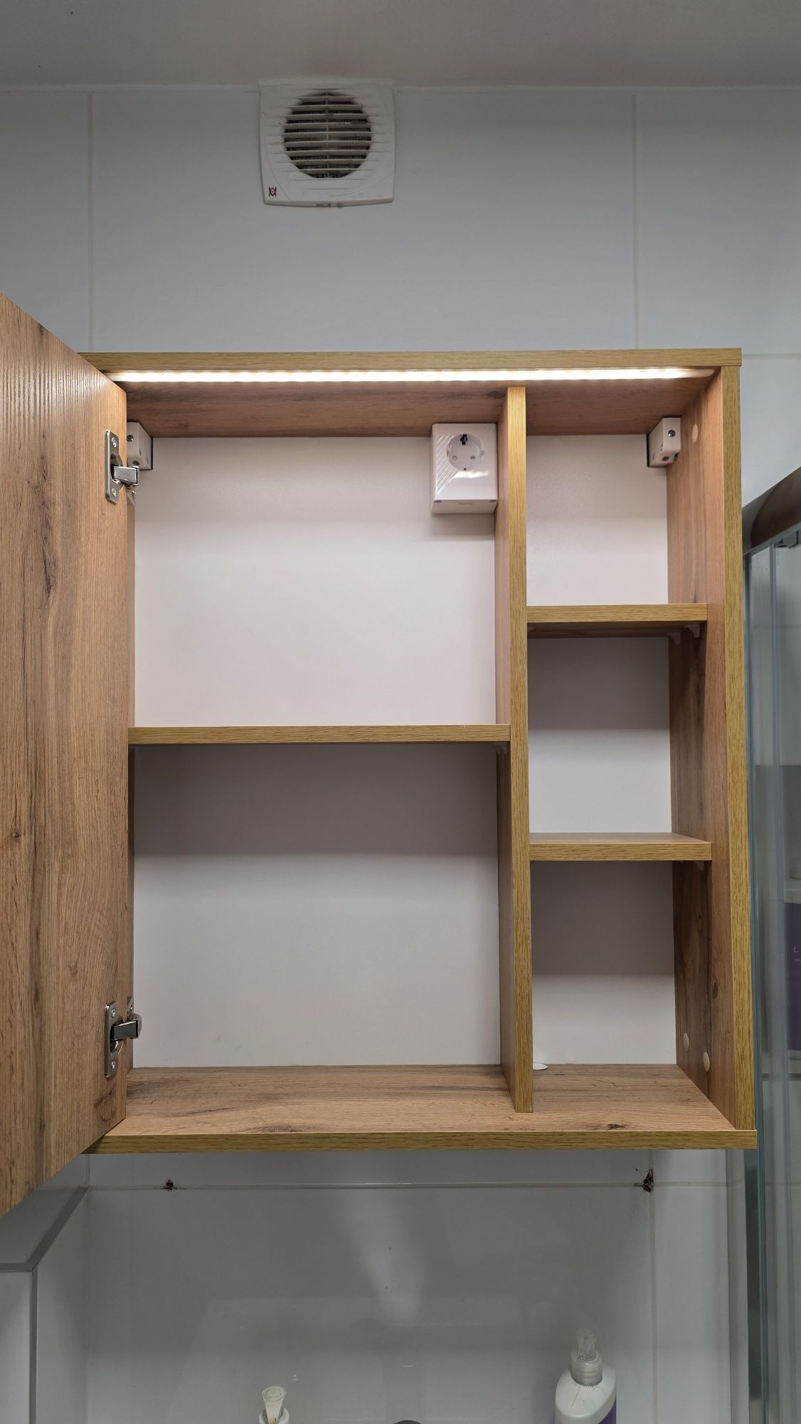 Wisząca Szafka łazienkowa  lustrem i LED  drewno 60 x 70 x 20
