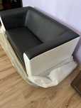 Nowa sofa z ekoskóry