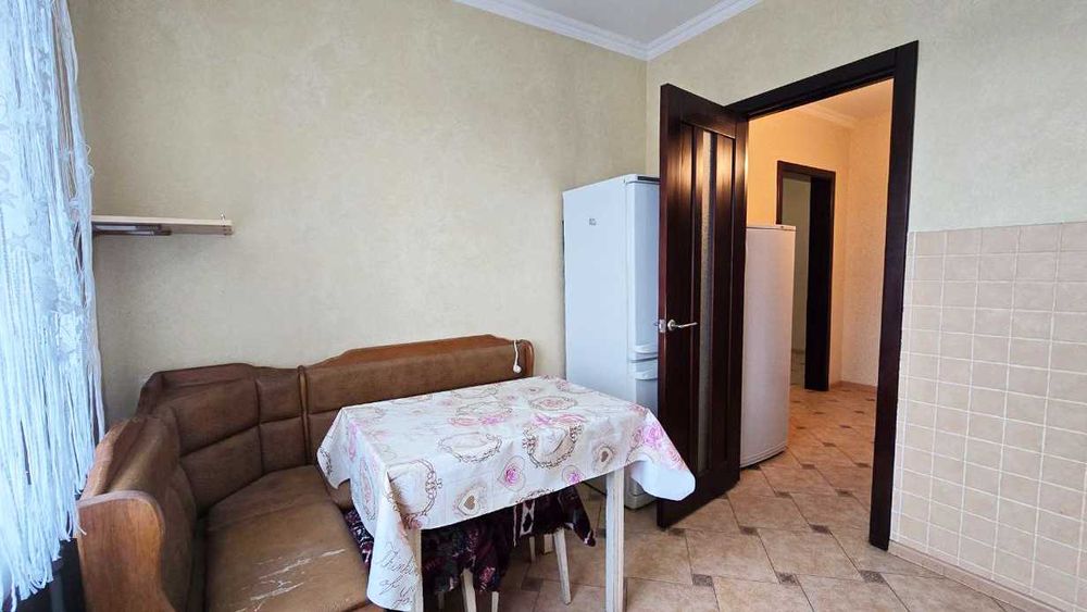 Продається 4-кімнатна квартира на вул. Земська, Сертифікат