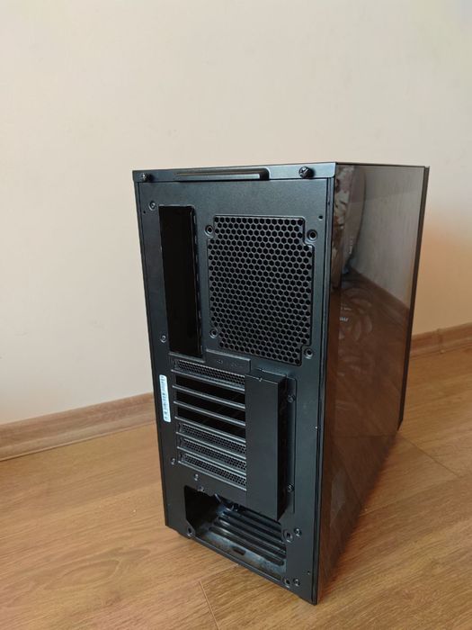 корпус MSI Sekira 100P
