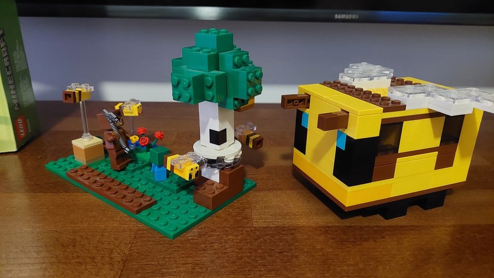 Lego Minecraft 21241 Pszczeli ul. Stan bdb. Polecam!