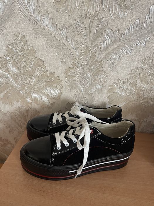 Сліпони з натуральної шкіри, Кеди на танкетці