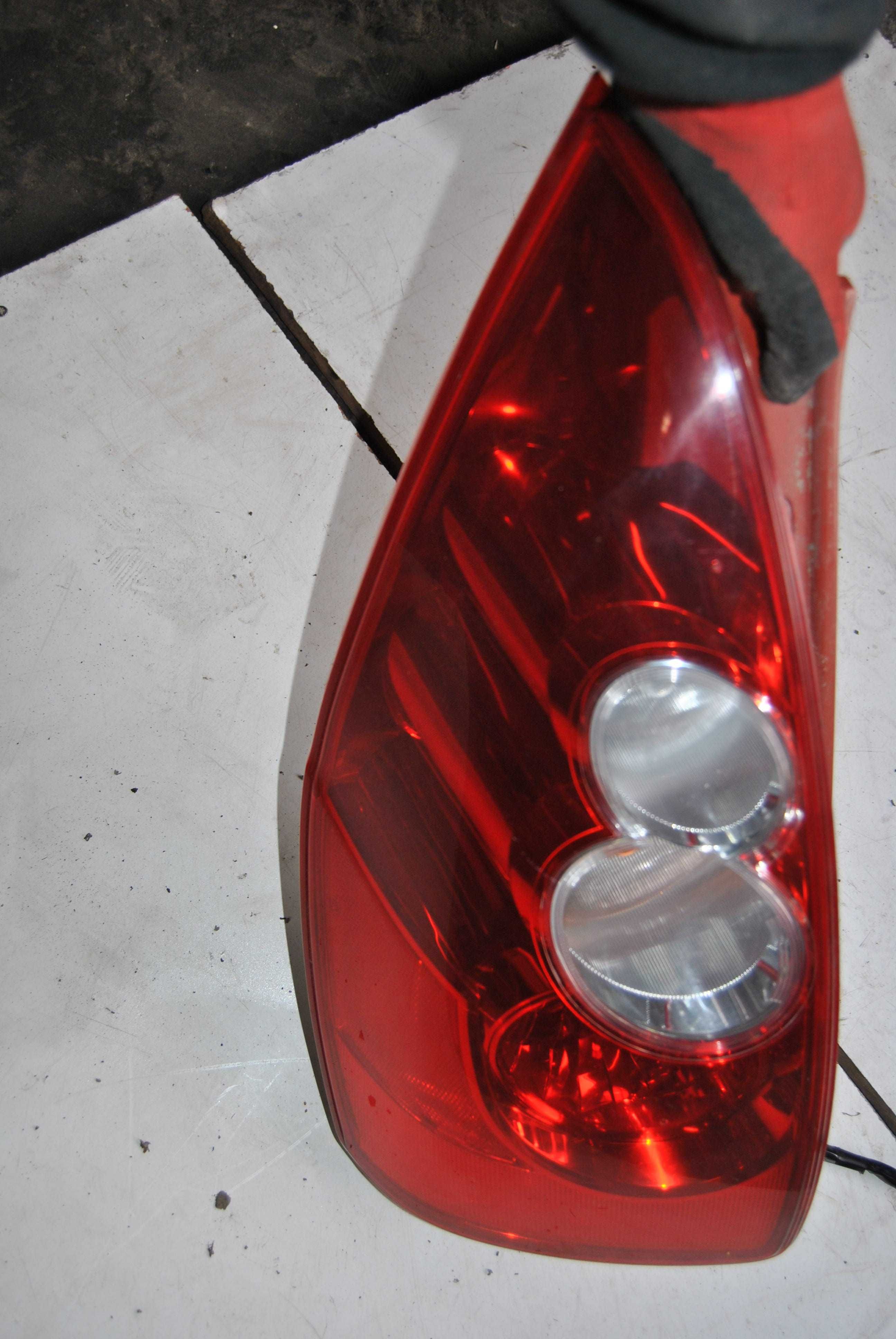 Lampa lewy tył Mazda 5 2007r