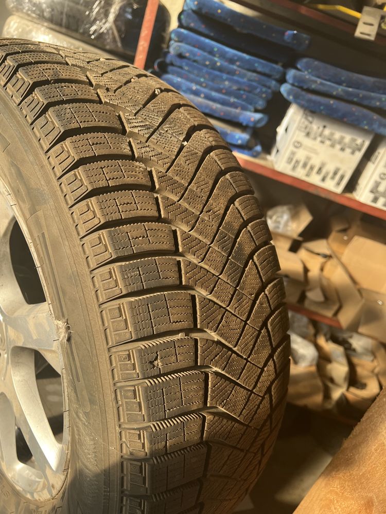 Шини з дисками 235/65 R 17. Зимові куплені 2021 році.