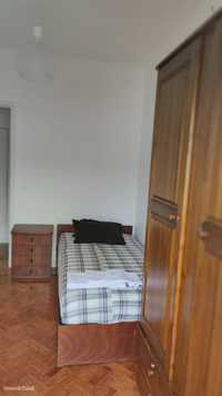 541305 - Quarto com cama de solteiro, com varanda, em apartamento...