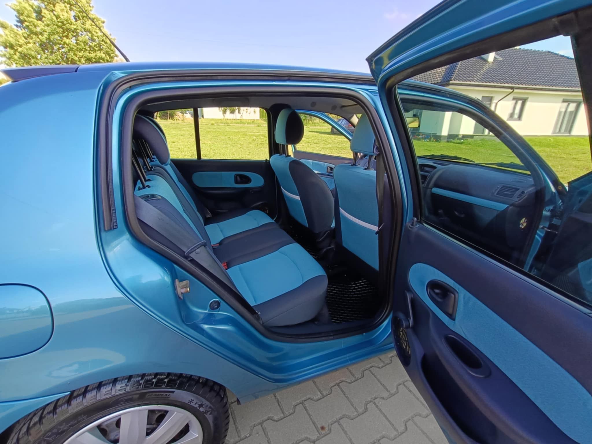 Renault clio 1,2 benzyna elektryka super stan 2002r