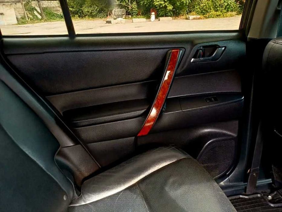 Toyota Highlander 3.5 V6 4WD • 7 мест • Япония • ГБО • 2011