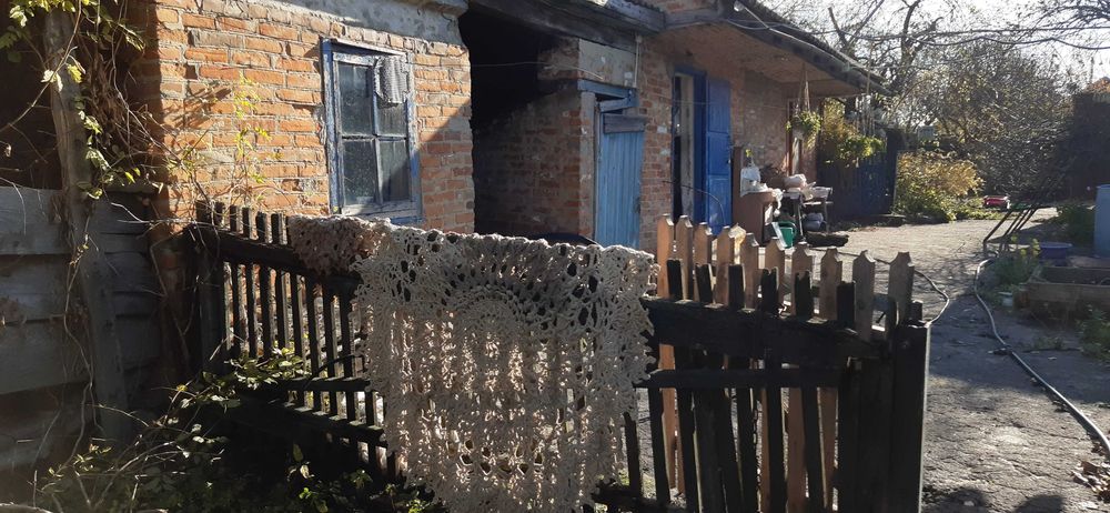 продаєм будинок із жилою літнєю кухнею