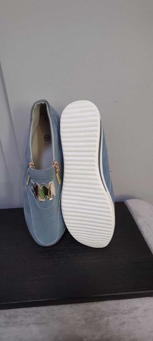 Продам мокасины женские новые.