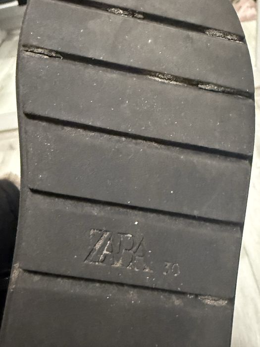 Чоботи на дівчинку  уггі на хутрі Zara 30