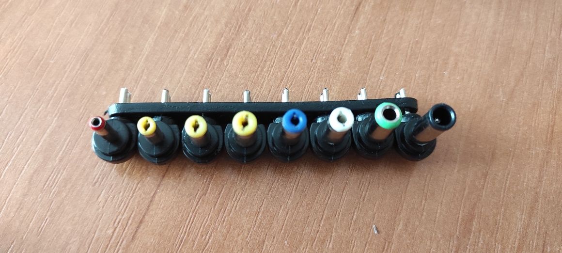 Універсальне зарядне для ноутбука! Зарядка від 220V i 12V!