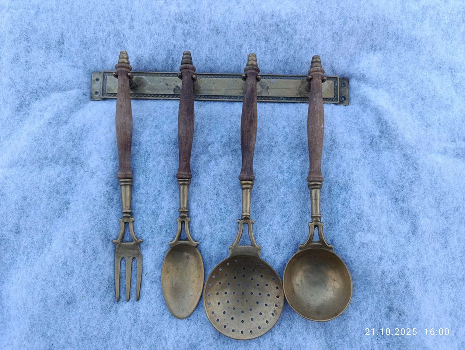 Mosiężny zestaw przyborów kuchennych – vintage, dekoracyjny