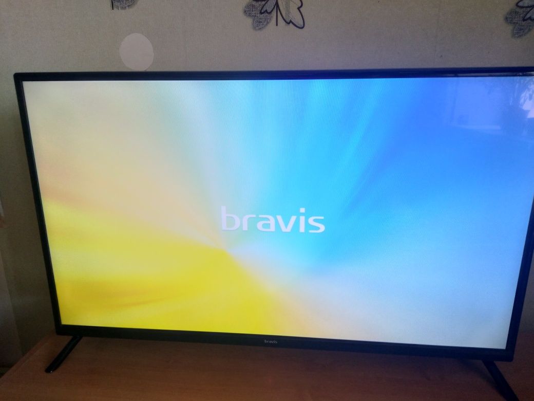 Телевизор Bravis LED39G500+T2