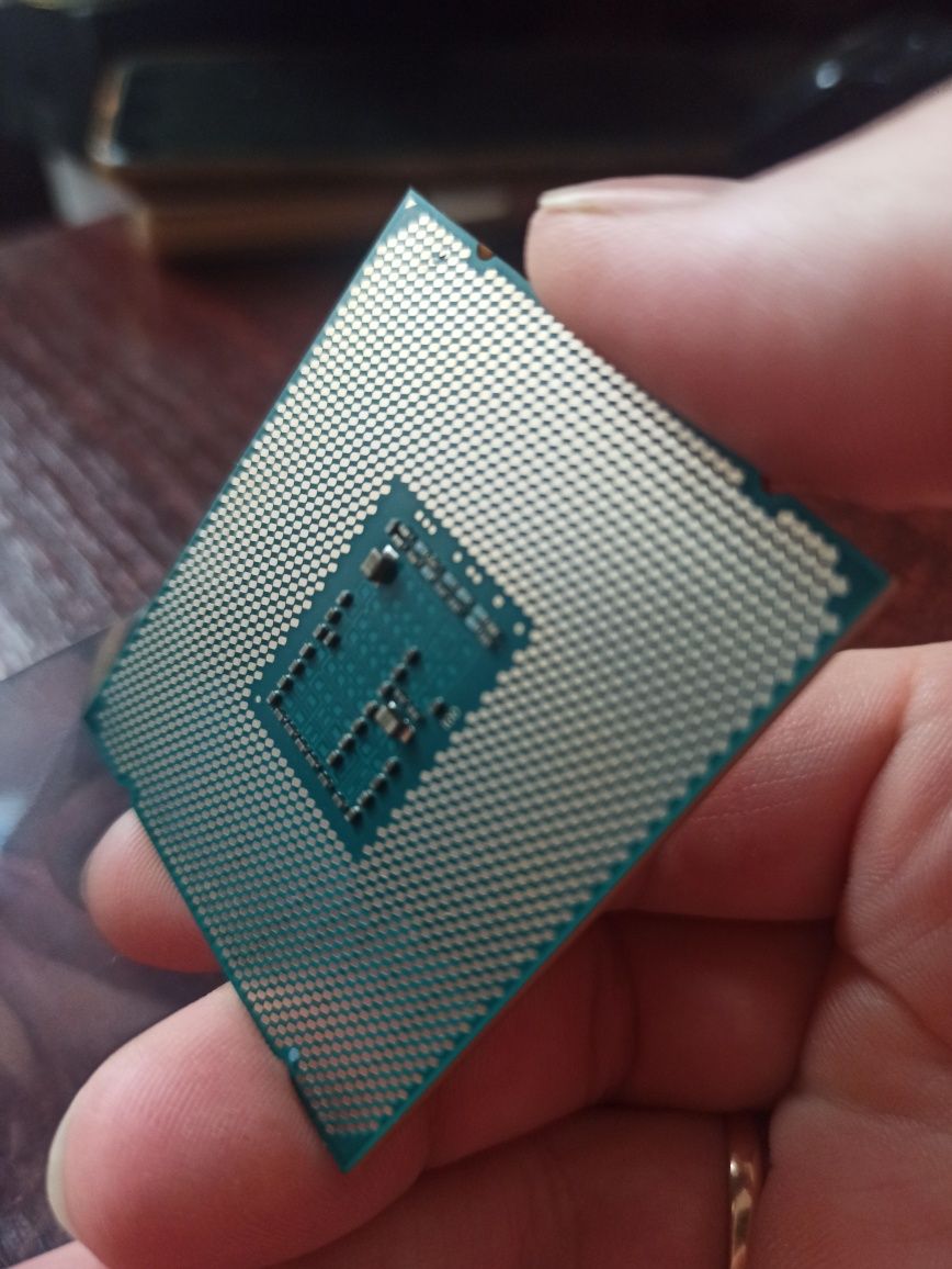 Процессор Intel xeon E5-2670-v3  12  ядер 24 потоки 2,6-3,1 Ггц
