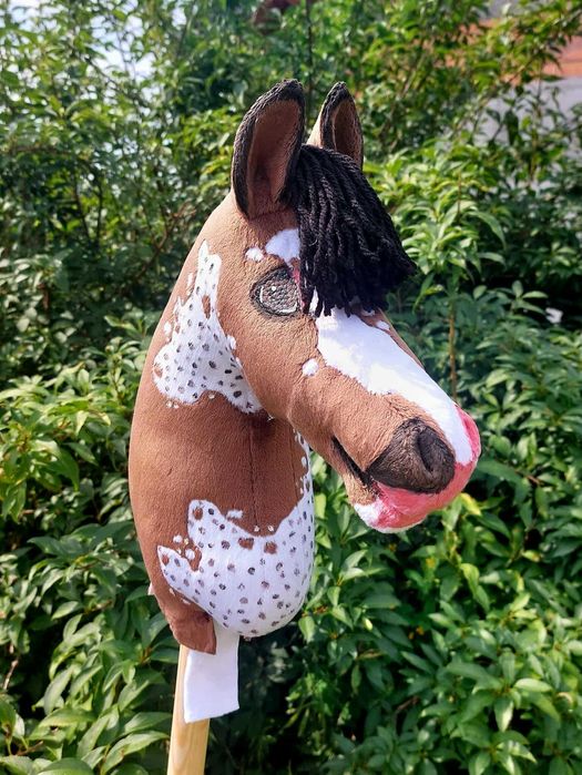 Brązowy Hobby Horse