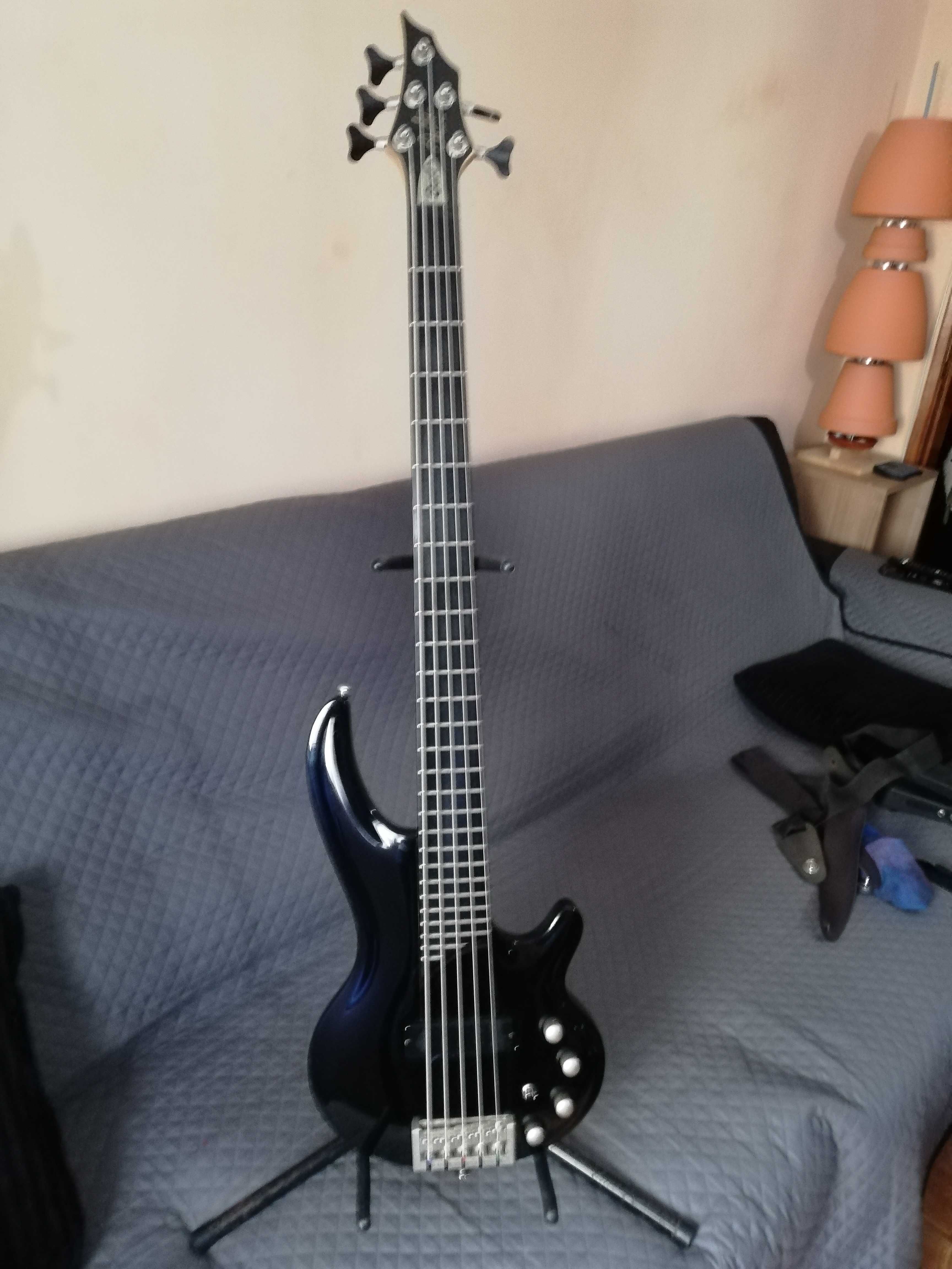 Baixo CORT curbow5 com pickup ativo bartolini  320€