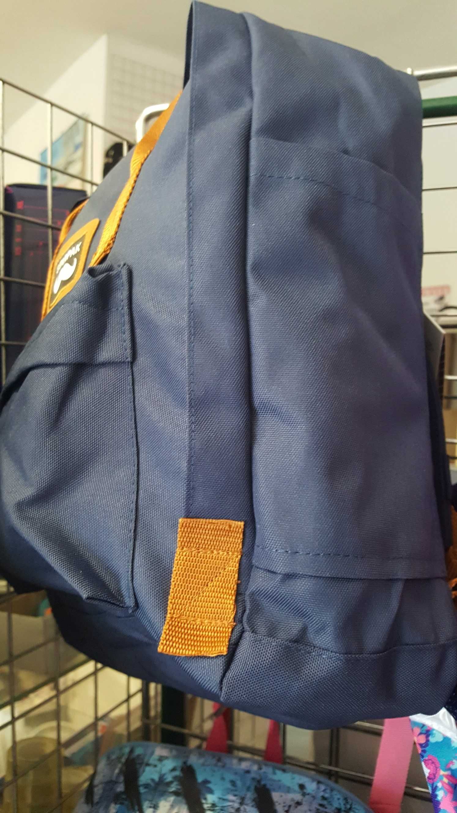 Plecak szkolny,krajowy z metką,profilowane plecy.