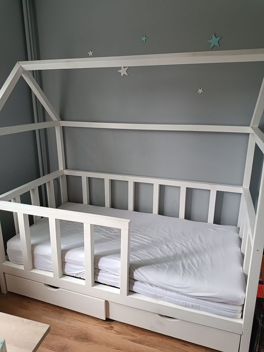 Łóżko domek białe