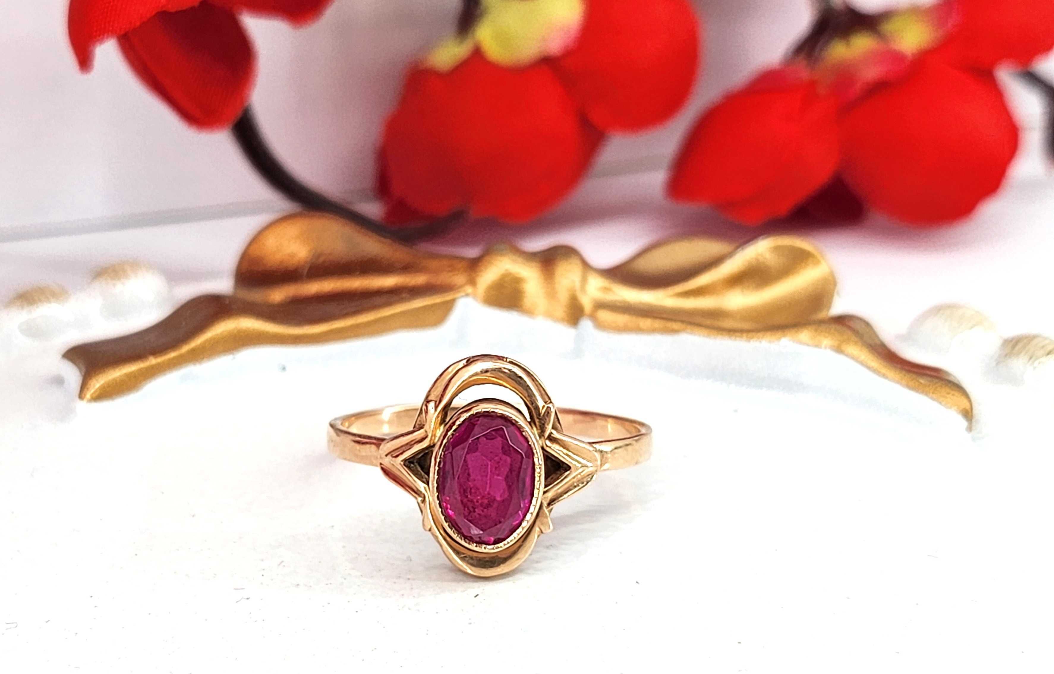 ELEGANCKI ZŁOTY PIERŚCIONEK z różowym oczkiem 2,77G 585 vintage R.19