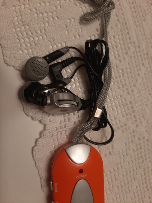 5 Pequenos Radios com lanterna e fones