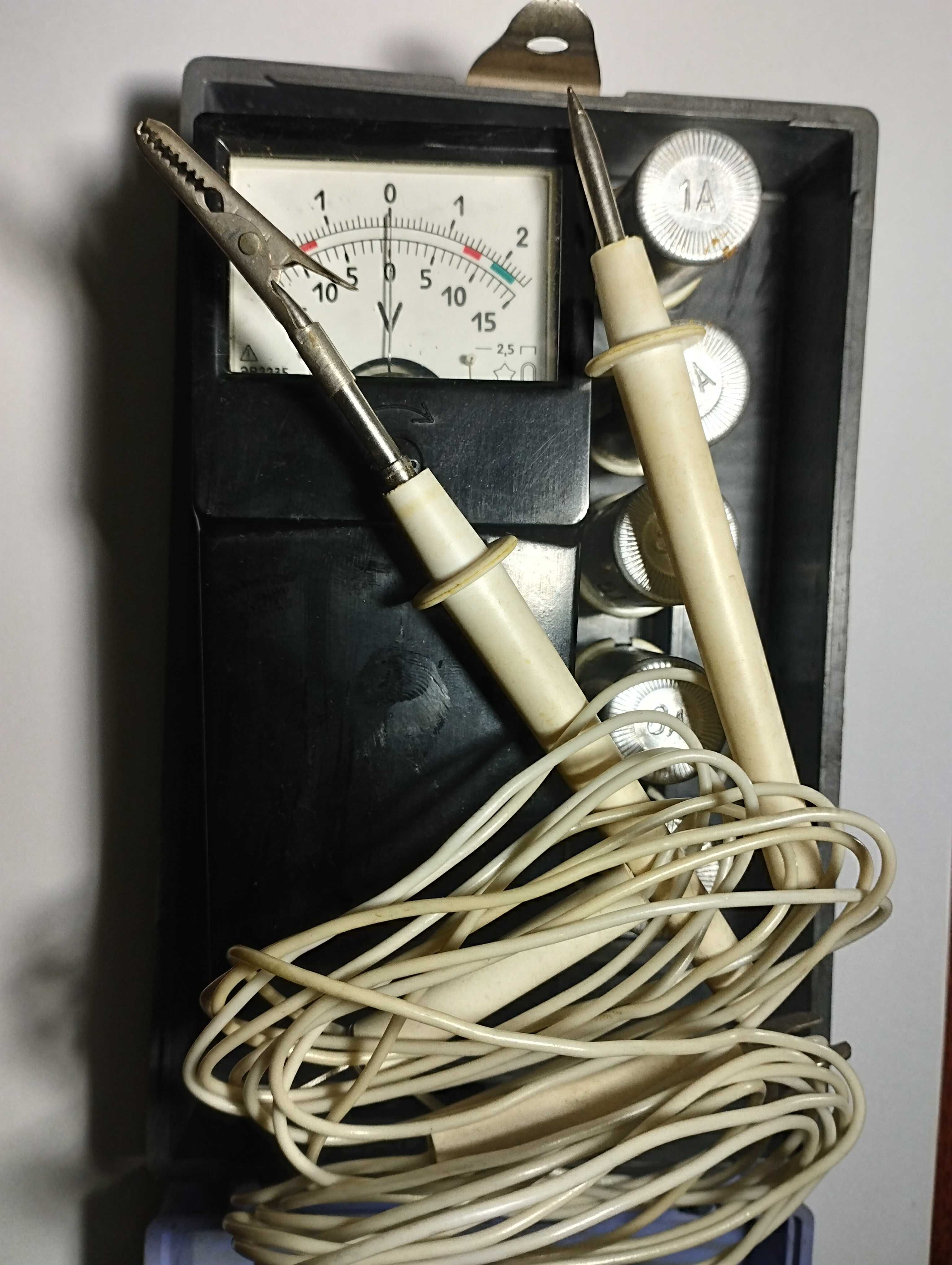 Нагрузочная вилка (Вольтметр) для проверки аккумуляторов времен СССР.