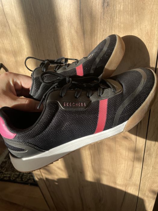 Skechers жіночі кросівки 38 р