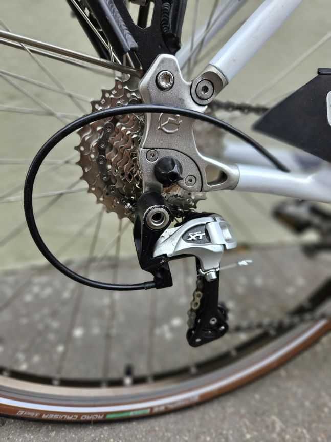 GAZELLE - ULTIMATE T30 PLUS rama 51cm, CARBON, Deore XT 3x10, Magura