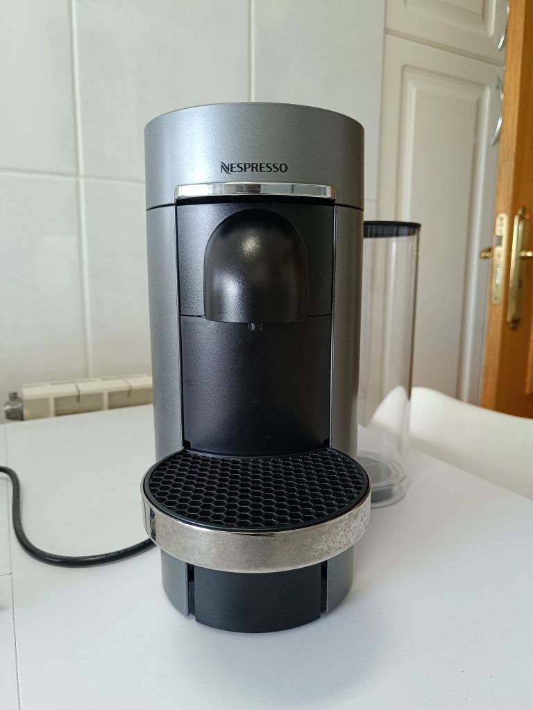 Máquina café Nespresso vertuo