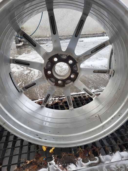 Sprzedam felgi aluminiowe r. 20  5x108.